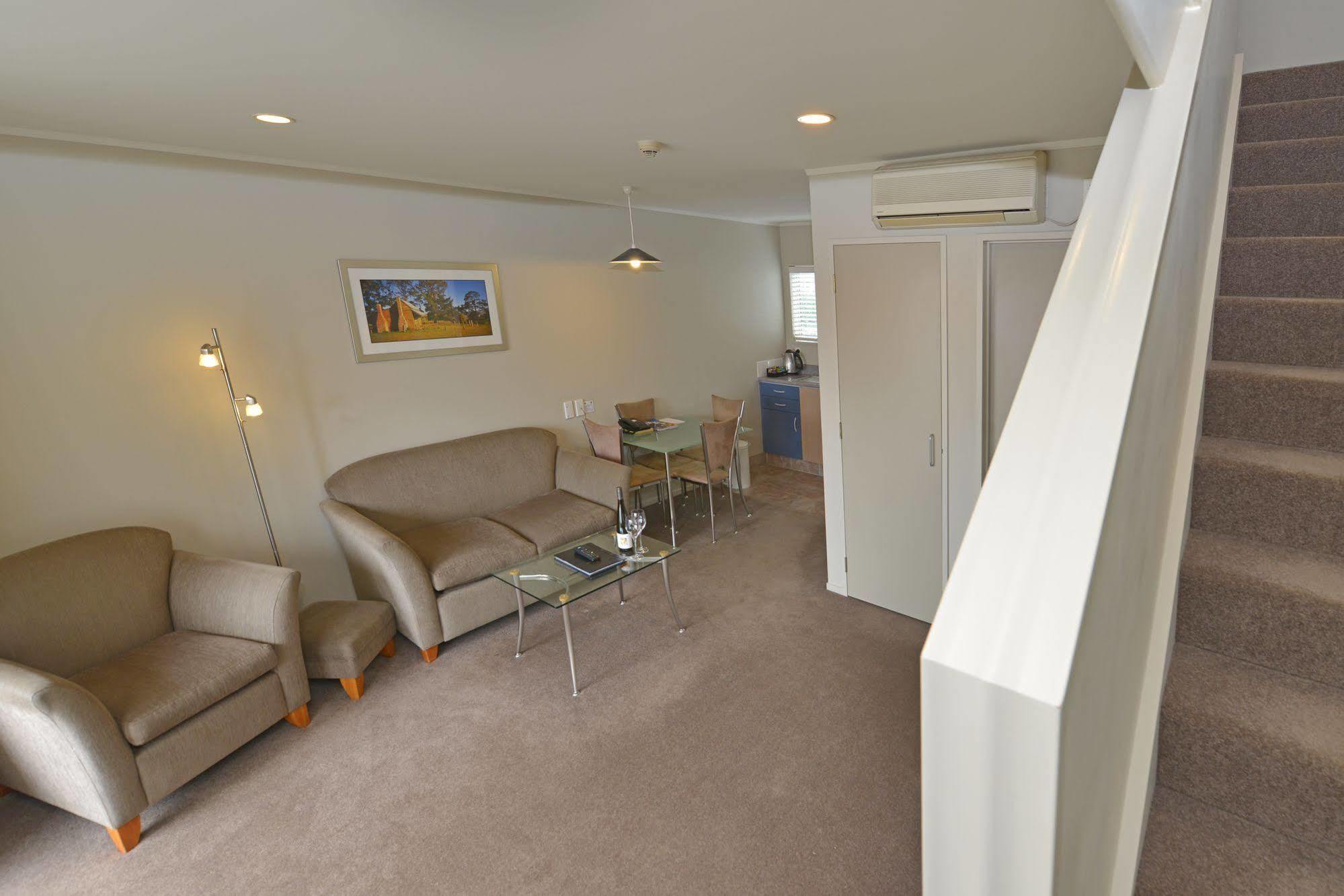 Brougham Heights Motel New Plymouth Extérieur photo