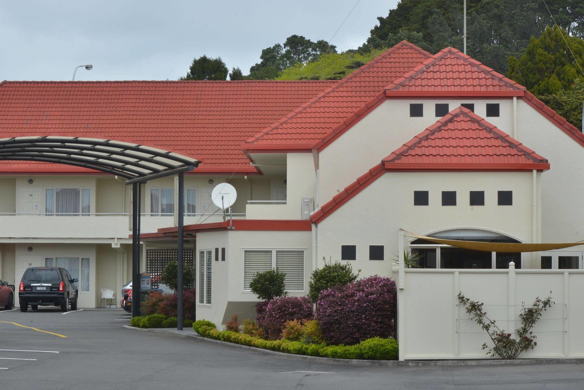 Brougham Heights Motel New Plymouth Extérieur photo