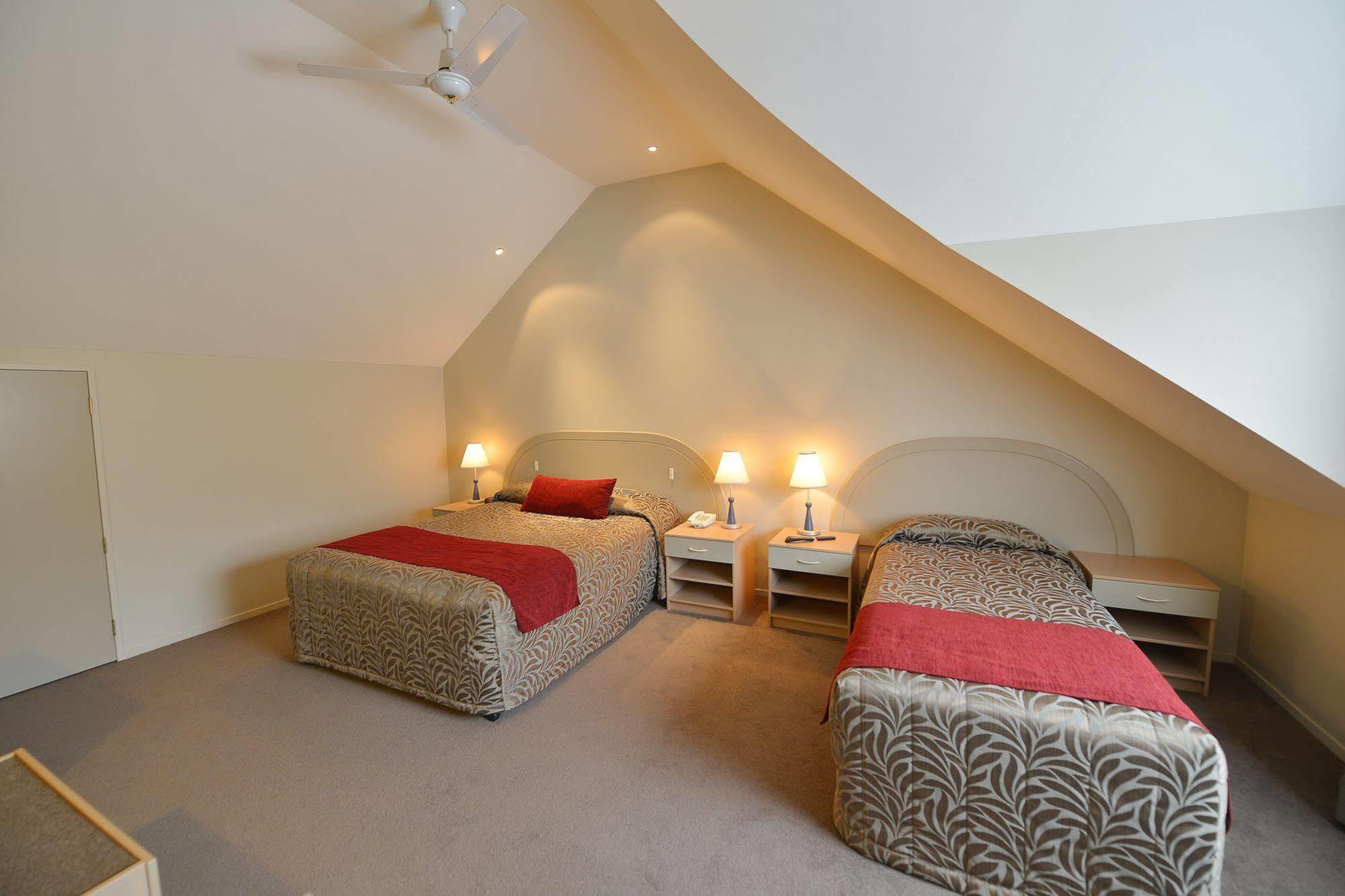 Brougham Heights Motel New Plymouth Extérieur photo